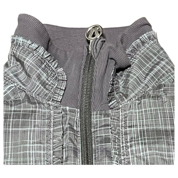 Lululemon Jacket Womens Sz 4 Gray Plaid Ruffle Pockets Logo Ahead Of The Curve - Picture 10 of 11